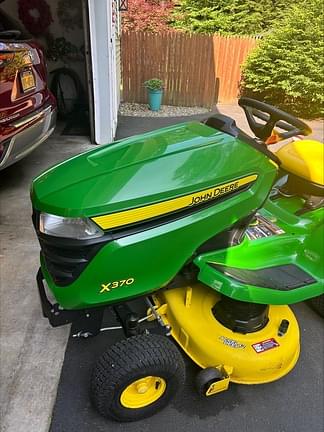 Image of John Deere X370 equipment image 3