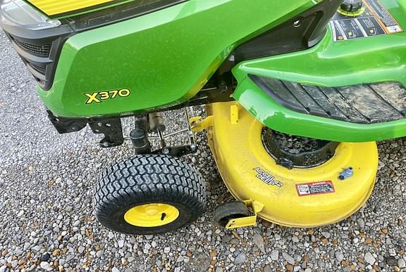 Image of John Deere X370 equipment image 1