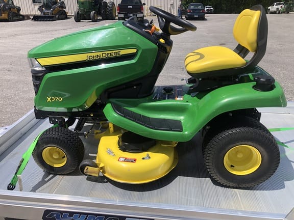 Main image John Deere X370