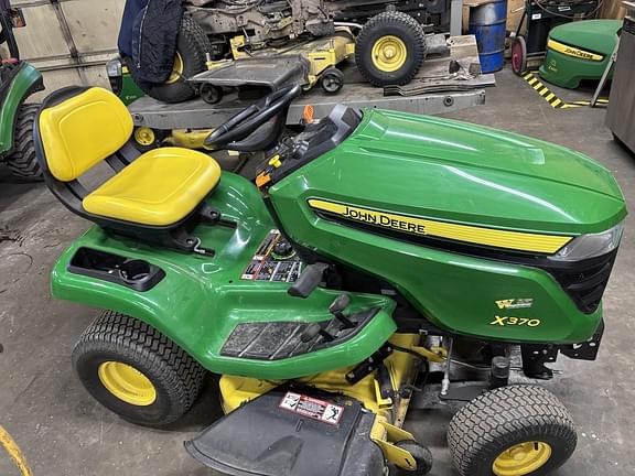 Image of John Deere X370 equipment image 1