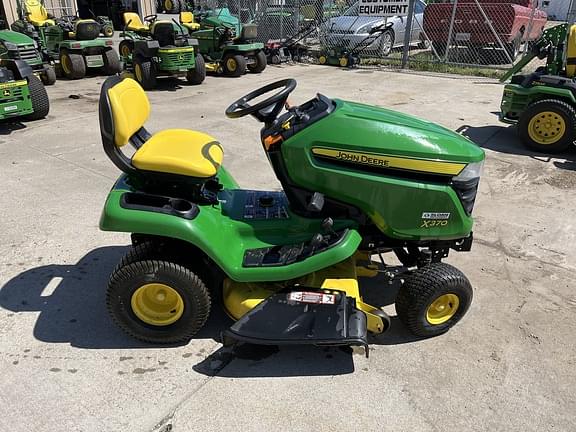 Image of John Deere X370 equipment image 3
