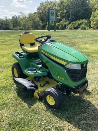 Image of John Deere X370 equipment image 4