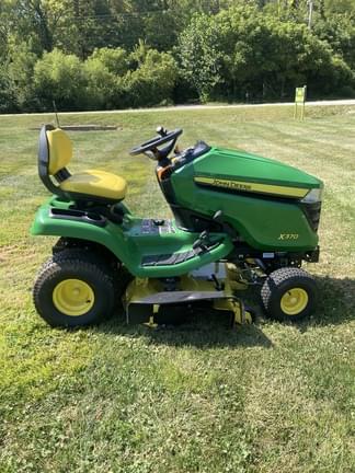 Image of John Deere X370 equipment image 3