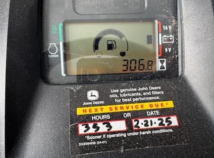 Image of John Deere X380 equipment image 3