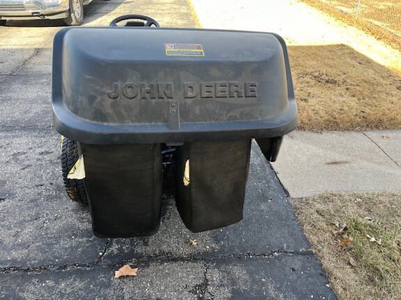 Image of John Deere X380 equipment image 4