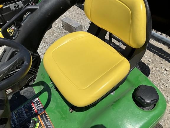 Image of John Deere X384 equipment image 3