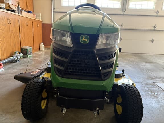 Image of John Deere X384 equipment image 1