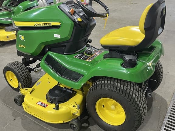Image of John Deere X390 equipment image 3