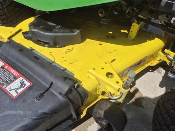 Image of John Deere X390 equipment image 3
