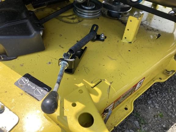 Image of John Deere X390 equipment image 4