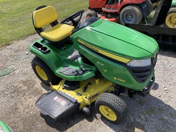 Image of John Deere X390 equipment image 3