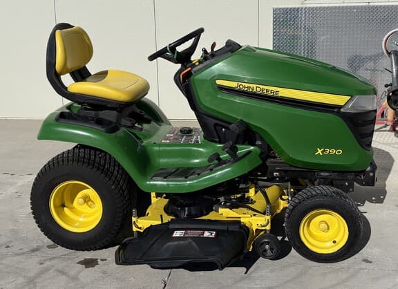 Image of John Deere X390 equipment image 1
