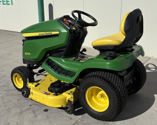 Image of John Deere X390 equipment image 4