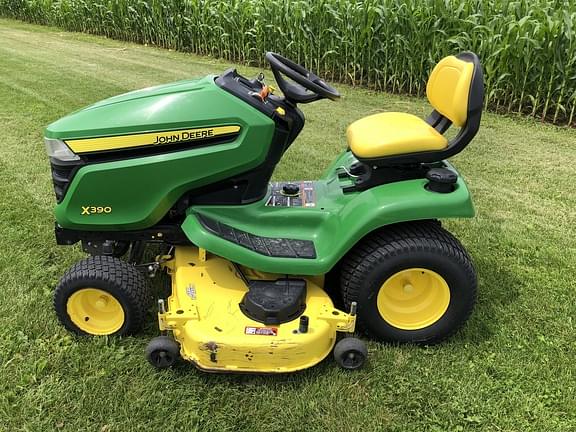 Image of John Deere X390 equipment image 1