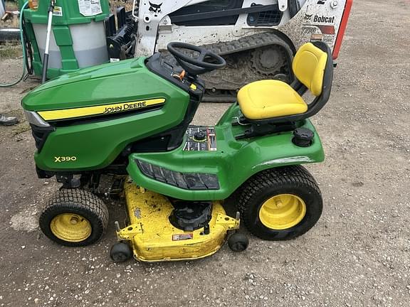 Image of John Deere X390 equipment image 1