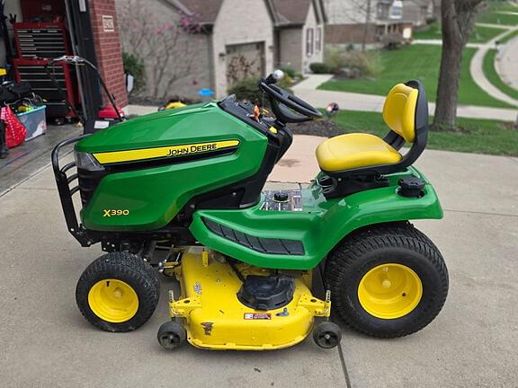 Image of John Deere X390 equipment image 2