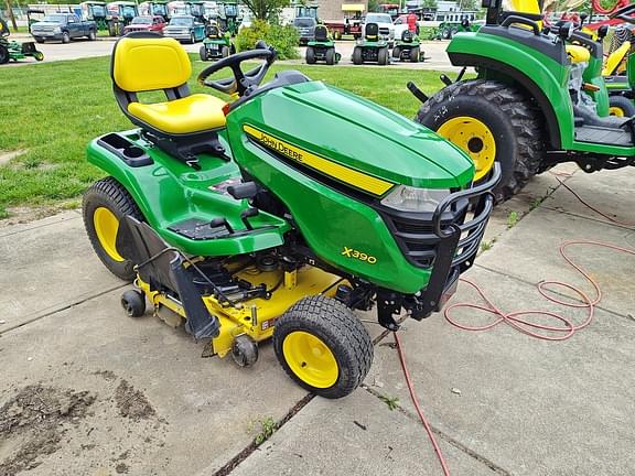 Image of John Deere X390 equipment image 1