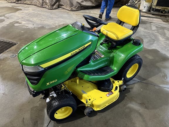 2019 John Deere X390 Equipment Image0