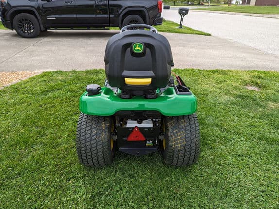 Image of John Deere X390 equipment image 4