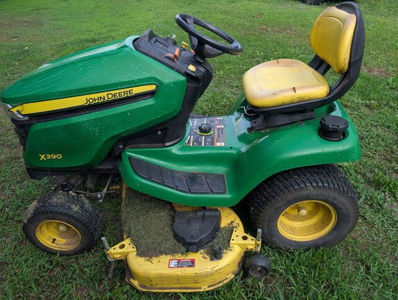 2019 John Deere X390 Equipment Image0