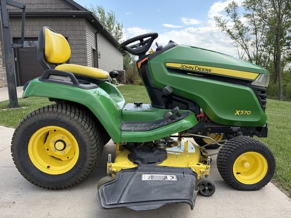 Image of John Deere X570 equipment image 1