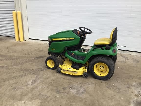 Image of John Deere X570 equipment image 1