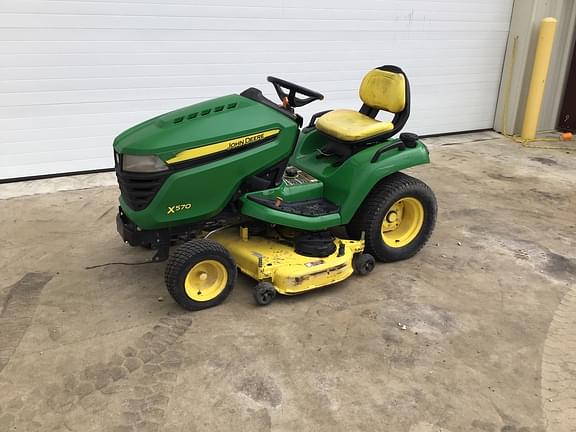 Image of John Deere X570 equipment image 2