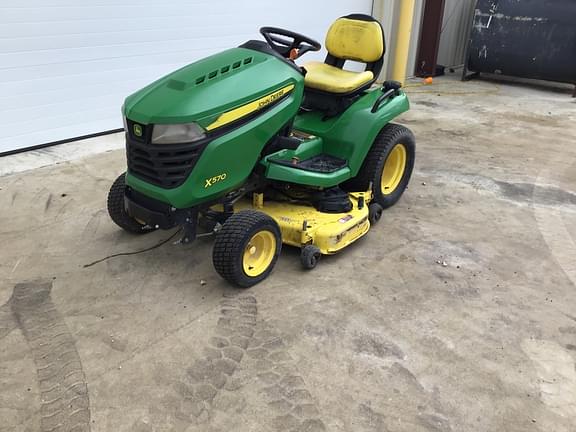 Image of John Deere X570 equipment image 4