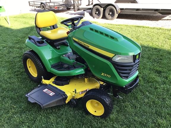 Image of John Deere X570 equipment image 1