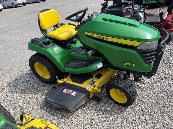 Image of John Deere X570 equipment image 3