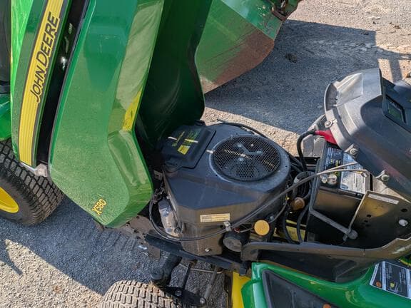 Image of John Deere X580 equipment image 3