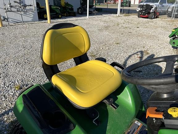 Image of John Deere X580 equipment image 3