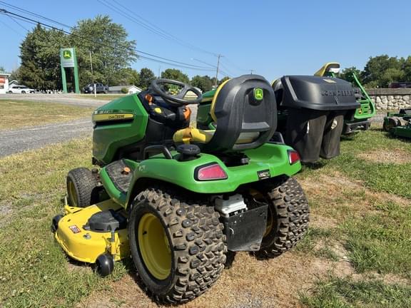 Image of John Deere X580 equipment image 2