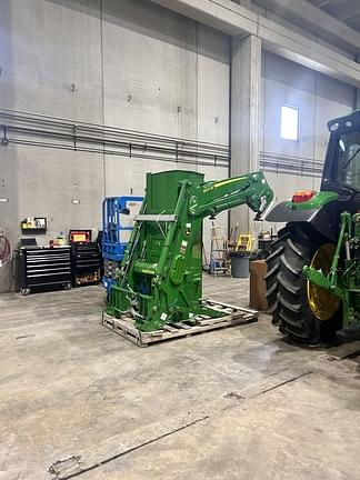 Image of John Deere X580 equipment image 1
