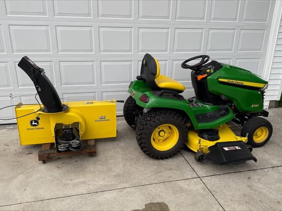 Image of John Deere X580 equipment image 2