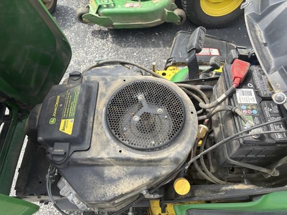 Image of John Deere X580 equipment image 3