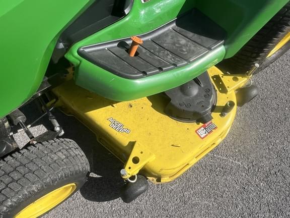 Image of John Deere X590 equipment image 4