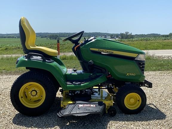 Image of John Deere X590 equipment image 3