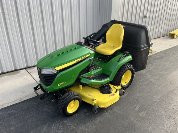 2019 John Deere X590 Equipment Image0