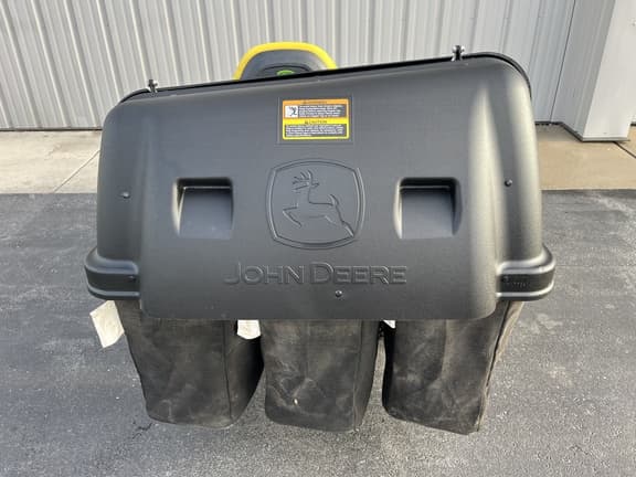 Image of John Deere X590 equipment image 3