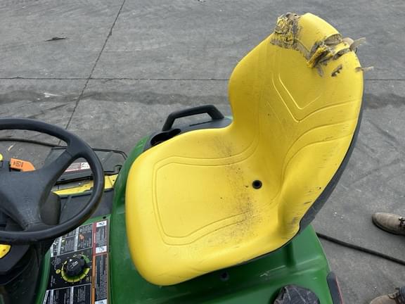 Image of John Deere X590 equipment image 4