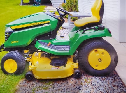 2019 John Deere X590 Equipment Image0