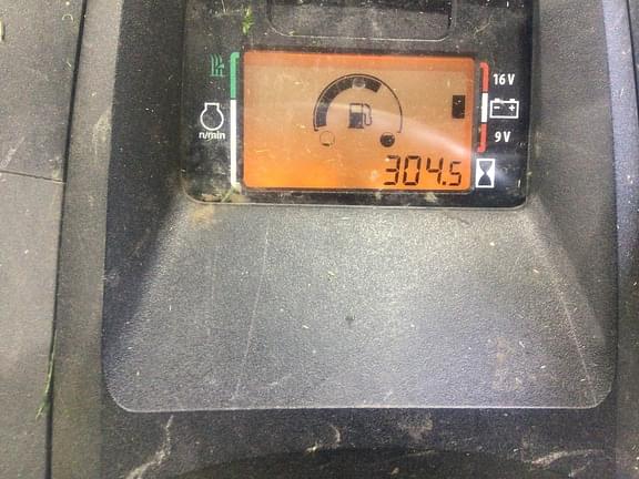 Image of John Deere X590 equipment image 4