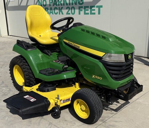 2019 John Deere X590 Equipment Image0