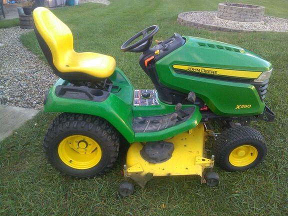 Image of John Deere X590 equipment image 3