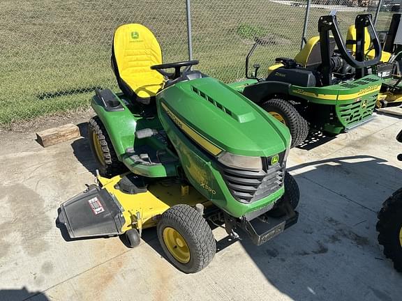 Image of John Deere X590 equipment image 3