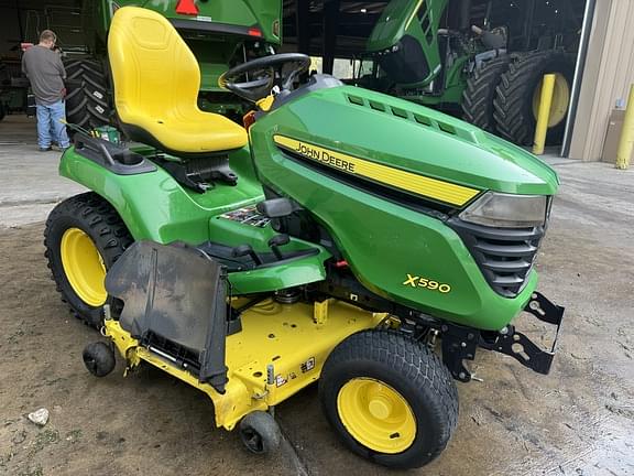 Image of John Deere X590 equipment image 3