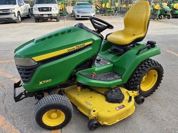 2019 John Deere X590 Equipment Image0