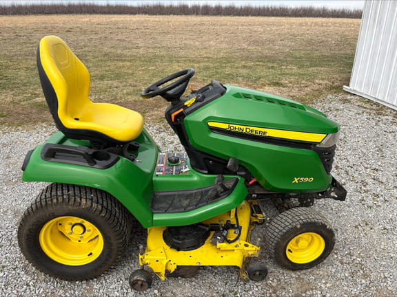 2019 John Deere X590 Equipment Image0