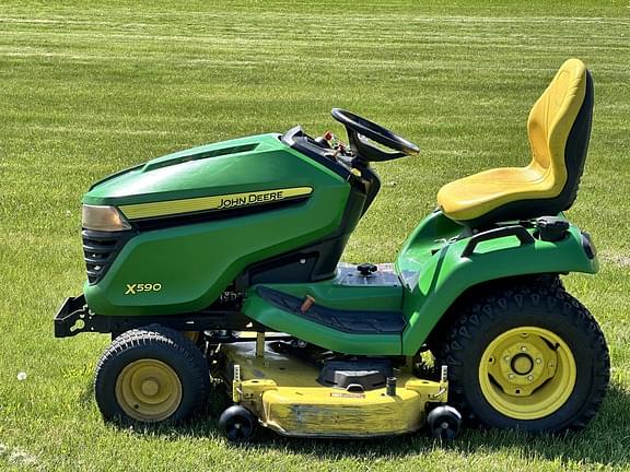 Image of John Deere X590 equipment image 3